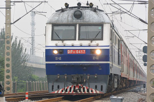 「毛沢東号」電気機関車が旅客用に転向